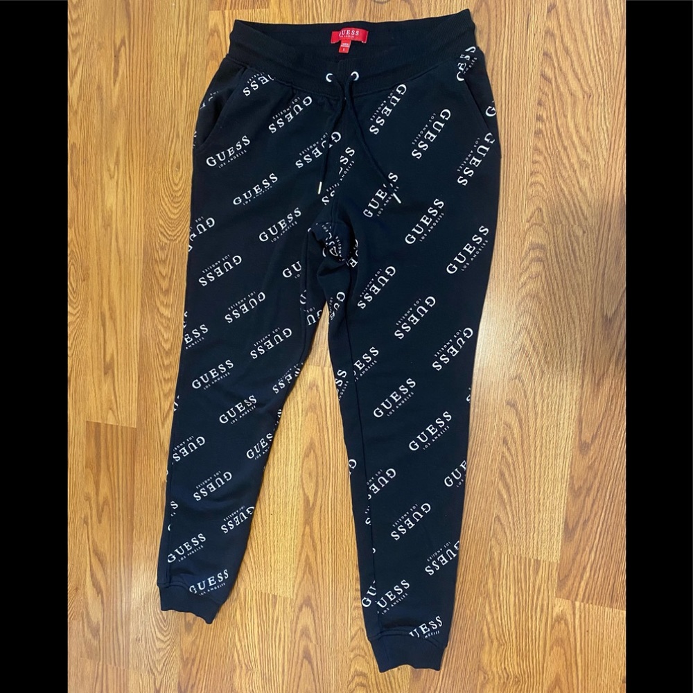 Black Guess Logo sweat pant, jogger. Women’s size Small. Gathered ankle.